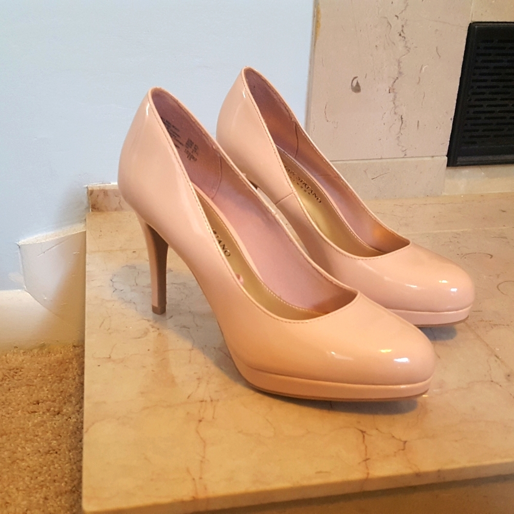 Size 6.5 petal pink patent leather pumps, like new!